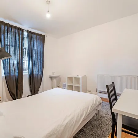 No 13 Georgian Shared House - By Clifton Short Lets *