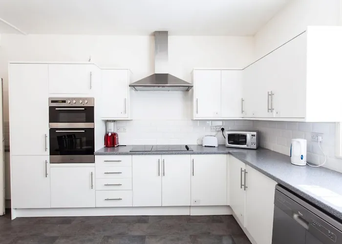 No 13 Georgian Shared House - By Clifton Short Lets *