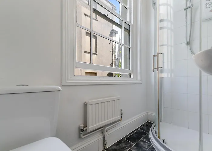 No 13 Georgian Shared House - By Clifton Short Lets Bristol