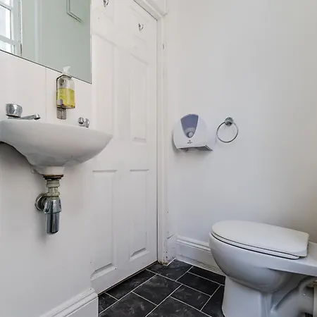 Гостьовий будинок No 13 Georgian Shared House - By Clifton Short Lets Бристоль