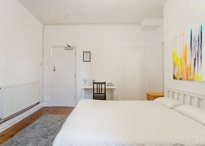 No 13 Georgian Shared House - By Clifton Short Lets Гостьовий будинок Бристоль