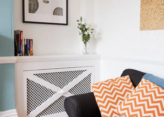 Гостьовий будинок No 13 Georgian Shared House - By Clifton Short Lets *